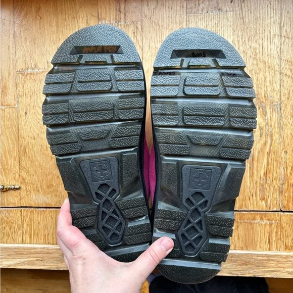 Dr. Martens Zebzag Anywair pink Suede Mules - Picture 5 of 6